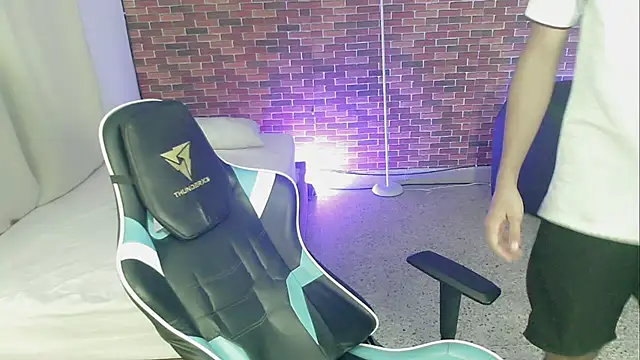 zacariasss  online show from 09/09/25, 04:01