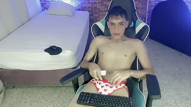 zacariasss  online show from 09/13/25, 04:01