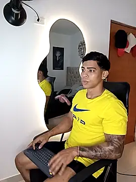 Snapshot of Andrew_wolf7 chatting on 10/05/25, 01:48 Andrew wolf7 online show from 10/05/25, 01:48