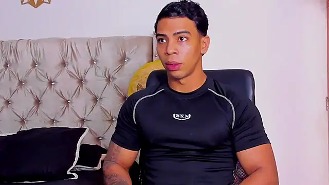 Snapshot of Andrew_wolf7 chatting on 10/18/25, 02:40 Andrew wolf7 online show from 10/18/25, 02:40