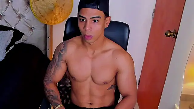 Snapshot of Andrew_wolf7 chatting on 10/21/25, 04:30 Andrew wolf7 online show from 10/21/25, 04:30