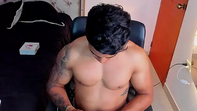 Snapshot of Andrew_wolf7 chatting on 11/07/25, 06:52 Andrew wolf7 online show from 11/07/25, 06:52