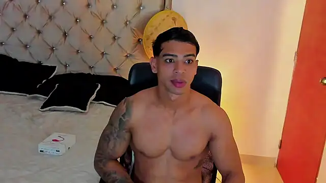 Snapshot of Andrew_wolf7 chatting on 11/14/25, 12:59 Andrew wolf7 online show from 11/14/25, 12:59