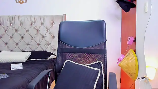 Snapshot of Andrew_wolf7 chatting on 03/06/26, 12:51 Andrew wolf7 online show from 03/06/26, 12:51