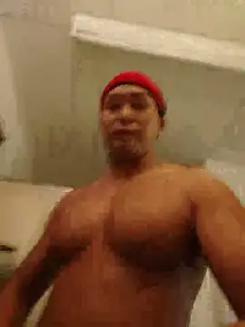Snapshot of MUSCLE178 chatting on 05/18/26, 11:43 MUSCLE178 online show from 05/18/26, 11:43