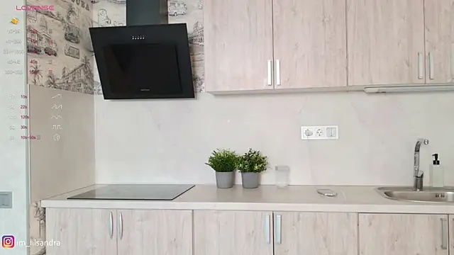 Snapshot of LIl_Sandra chatting on 04/10/26, 09:03 LIl Sandra online show from 04/10/26, 09:03