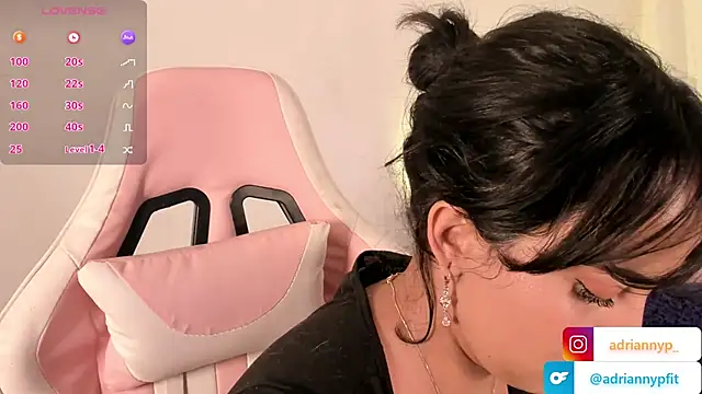 adriannyp 1 online show from 01/05/26, 08:23