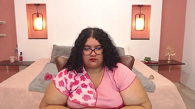 Snapshot of Miley_Collins chatting on 12/12/24, 02:15 Miley Collins online show from 12/12/24, 02:15