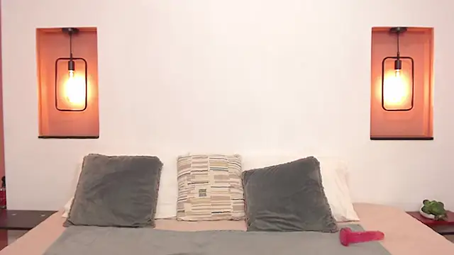 Snapshot of Miley_Collins chatting on 12/14/24, 04:20 Miley Collins online show from 12/14/24, 04:20