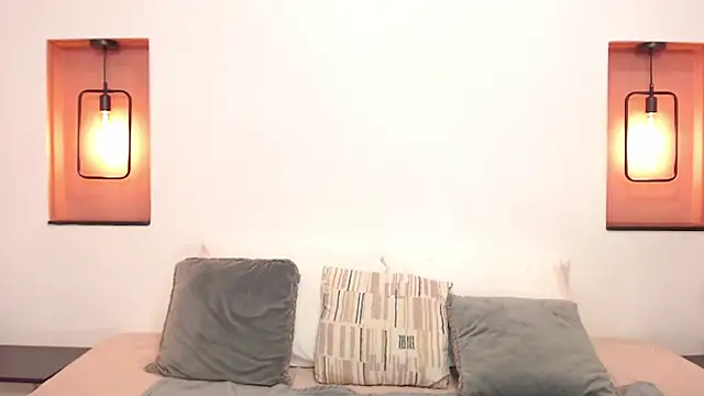 Snapshot of Miley_Collins chatting on 12/21/24, 09:58 Miley Collins online show from 12/21/24, 09:58