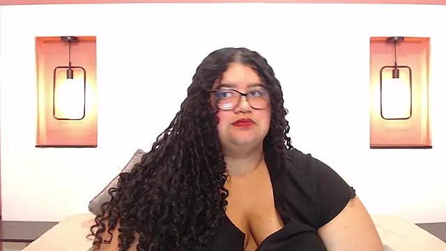 Snapshot of Miley_Collins chatting on 12/28/24, 12:15 Miley Collins online show from 12/28/24, 12:15