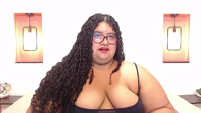 Snapshot of Miley_Collins chatting on 02/19/25, 11:46 Miley Collins online show from 02/19/25, 11:46