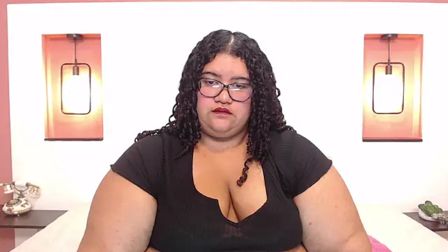 Snapshot of Miley_Collins chatting on 02/25/25, 10:18 Miley Collins online show from 02/25/25, 10:18