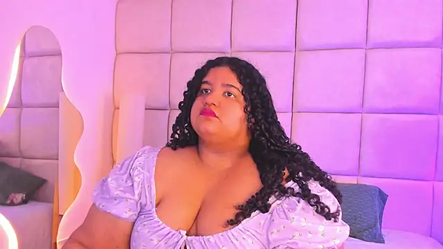 Snapshot of Miley_Collins chatting on 11/11/25, 07:58 Miley Collins online show from 11/11/25, 07:58