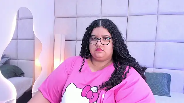 Snapshot of Miley_Collins chatting on 11/12/25, 12:38 Miley Collins online show from 11/12/25, 12:38