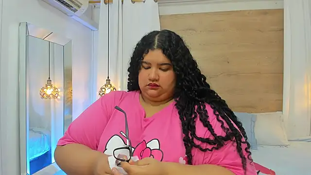 Snapshot of Miley_Collins chatting on 11/28/25, 12:41 Miley Collins online show from 11/28/25, 12:41