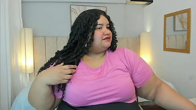 Snapshot of Miley_Collins chatting on 12/20/25, 12:34 Miley Collins online show from 12/20/25, 12:34