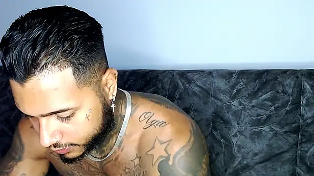 Snapshot of Exotic_tatto27121 chatting on 12/12/24, 04:48 Exotic tatto27121 online show from 12/12/24, 04:48