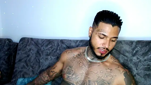 Snapshot of Exotic_tatto27121 chatting on 01/17/25, 12:10 Exotic tatto27121 online show from 01/17/25, 12:10