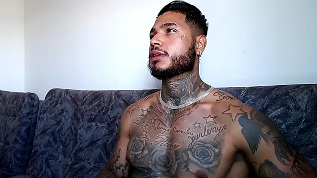 Snapshot of Exotic_tatto27121 chatting on 01/19/25, 04:36 Exotic tatto27121 online show from 01/19/25, 04:36