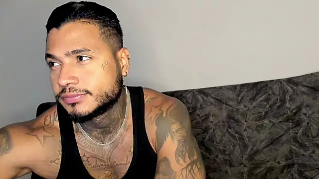 Snapshot of Exotic_tatto27121 chatting on 10/28/25, 11:07 Exotic tatto27121 online show from 10/28/25, 11:07