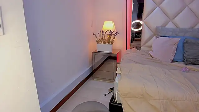 Snapshot of KimRoussee chatting on 12/07/24, 07:05 KimRoussee online show from 12/07/24, 07:05