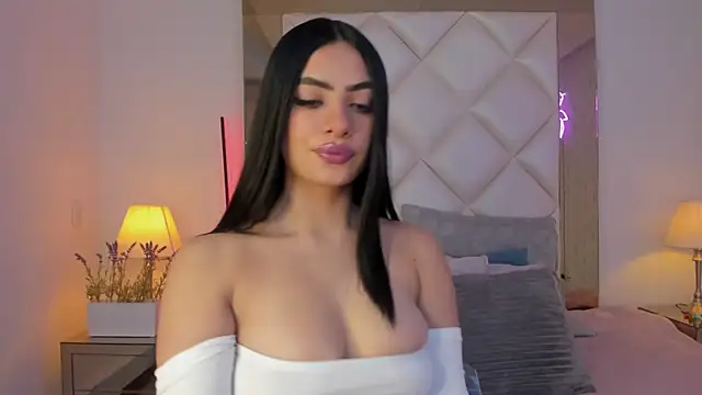 Snapshot of KimRoussee chatting on 12/11/24, 03:56 KimRoussee online show from 12/11/24, 03:56