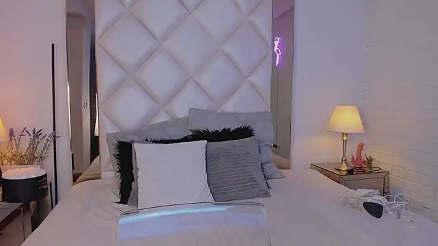 Snapshot of KimRoussee chatting on 02/05/25, 03:02 KimRoussee online show from 02/05/25, 03:02