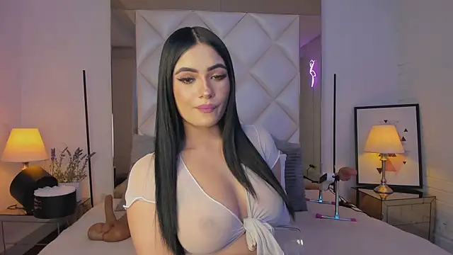 Snapshot of KimRoussee chatting on 03/11/25, 03:05 KimRoussee online show from 03/11/25, 03:05