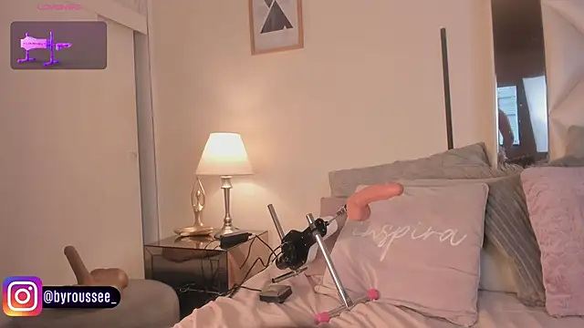 Snapshot of KimRoussee chatting on 11/20/25, 05:18 KimRoussee online show from 11/20/25, 05:18