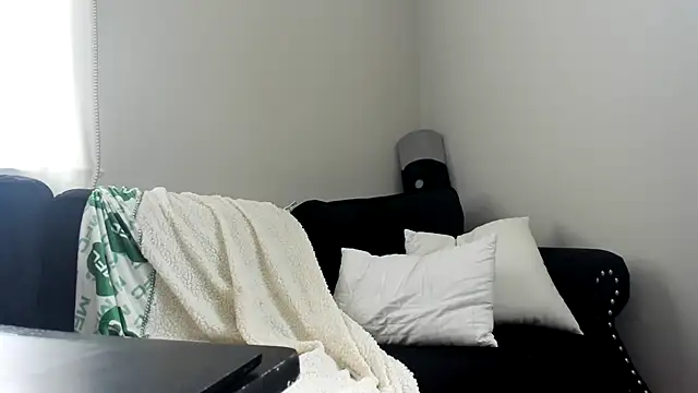 Snapshot of MistressKatie13xxx chatting on 12/15/24, 04:37 MistressKatie13xxx online show from 12/15/24, 04:37