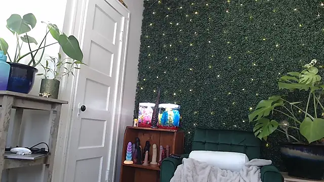 Snapshot of MistressKatie13xxx chatting on 01/07/25, 05:53 MistressKatie13xxx online show from 01/07/25, 05:53