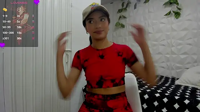 Snapshot of Alina_Argi chatting on 02/13/25, 01:26 Alina Argi online show from 02/13/25, 01:26