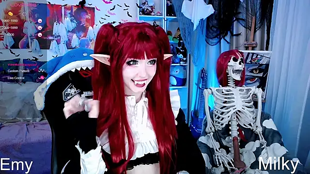 Snapshot of _Sparkland_ chatting on 10/27/25, 08:13 Sparkland online show from 10/27/25, 08:13