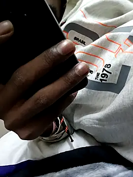 Snapshot of devilsam3327 chatting on 12/19/25, 04:36 devilsam3327 online show from 12/19/25, 04:36