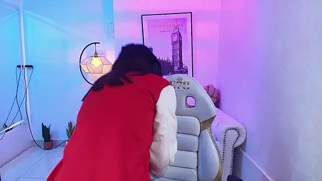 Dafne huges online show from 01/19/25, 12:17