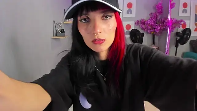 Dafne huges online show from 01/31/25, 08:01