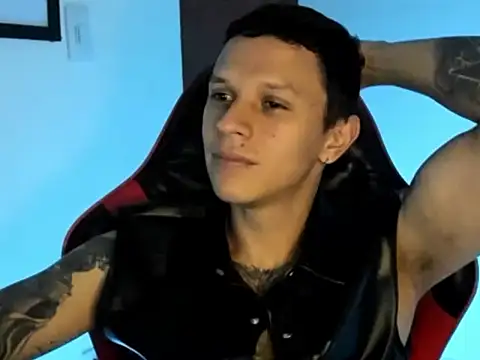 Snapshot of goodboy69l chatting on 07/01/26, 12:01 goodboy69l online show from 07/01/26, 12:01
