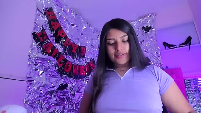 SarahStones online show from 11/14/25, 04:44