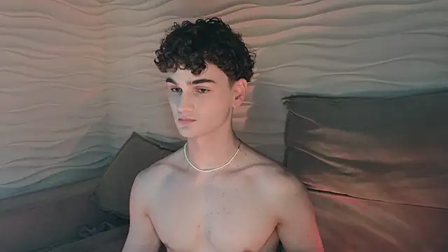 Snapshot of adam_21cm__ chatting on 12/15/24, 04:15 adam 21cm online show from 12/15/24, 04:15