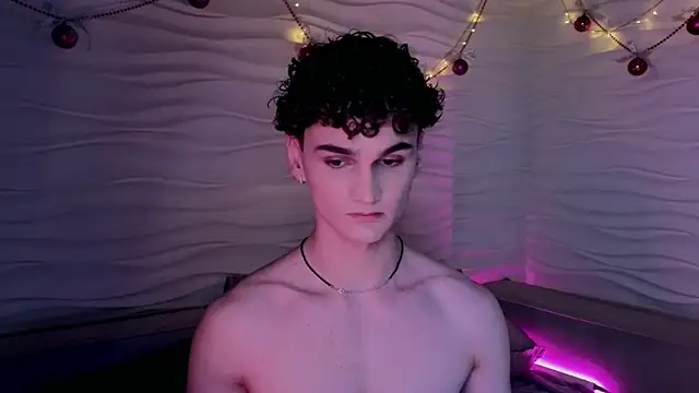 Snapshot of adam_21cm__ chatting on 01/10/25, 04:41 adam 21cm online show from 01/10/25, 04:41