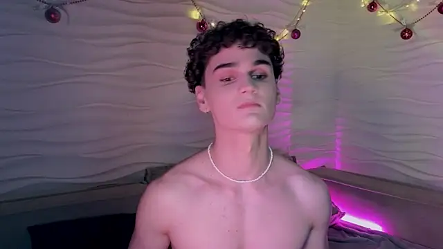 Snapshot of adam_21cm__ chatting on 01/10/25, 07:43 adam 21cm online show from 01/10/25, 07:43