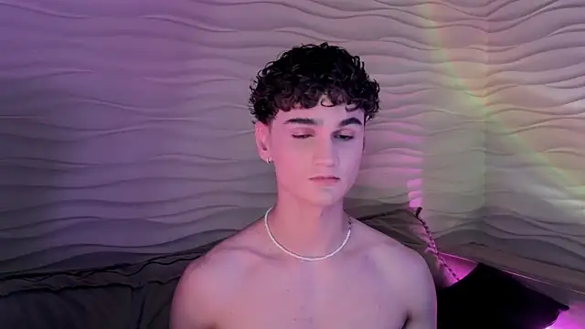 Snapshot of adam_21cm__ chatting on 01/25/25, 04:03 adam 21cm online show from 01/25/25, 04:03