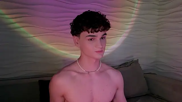 Snapshot of adam_21cm__ chatting on 02/13/25, 04:28 adam 21cm online show from 02/13/25, 04:28