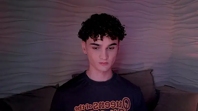 Snapshot of adam_21cm__ chatting on 03/12/25, 04:35 adam 21cm online show from 03/12/25, 04:35