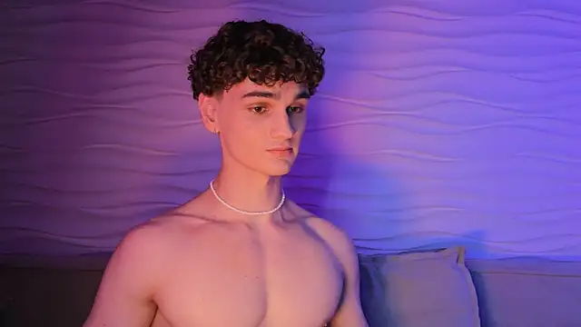 Snapshot of adam_21cm__ chatting on 10/04/25, 03:54 adam 21cm online show from 10/04/25, 03:54