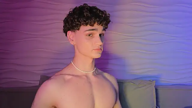 Snapshot of adam_21cm__ chatting on 10/05/25, 05:22 adam 21cm online show from 10/05/25, 05:22