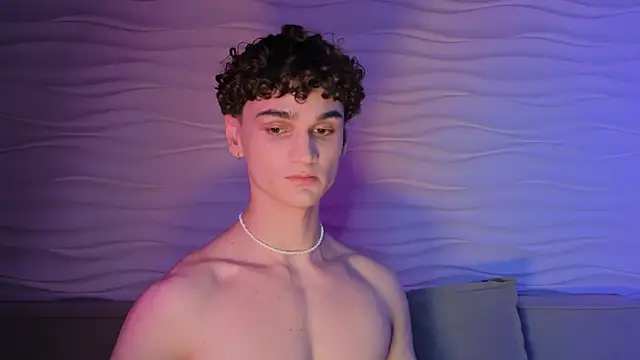 Snapshot of adam_21cm__ chatting on 10/08/25, 04:15 adam 21cm online show from 10/08/25, 04:15