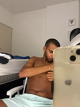 Snapshot of noahmarins chatting on 02/01/25, 09:51 noahmarins online show from 02/01/25, 09:51