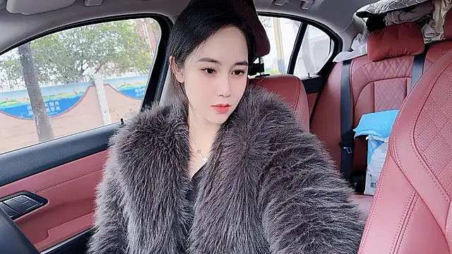 Snapshot of newwell chatting on 12/14/25, 02:28 newwell online show from 12/14/25, 02:28